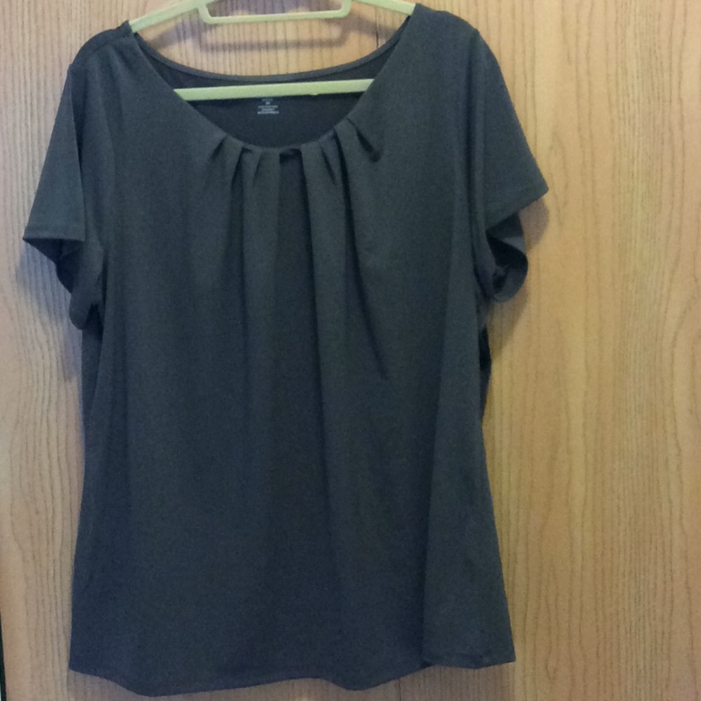 Short sleeve top .